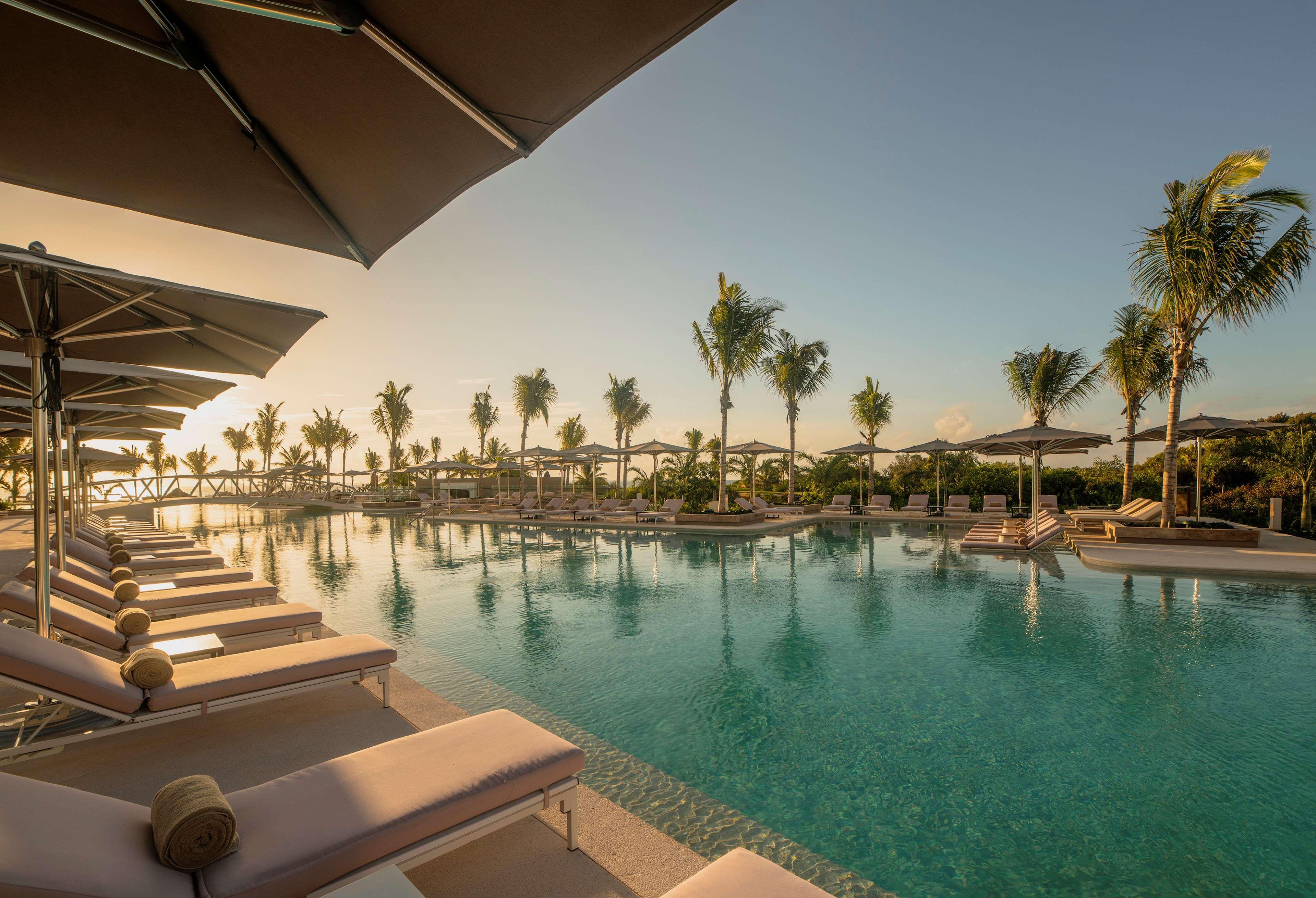 Atelier Playa Mujeres (Adults Only) Hotel Cancun Exterior photo The pool at the Four Seasons Resort